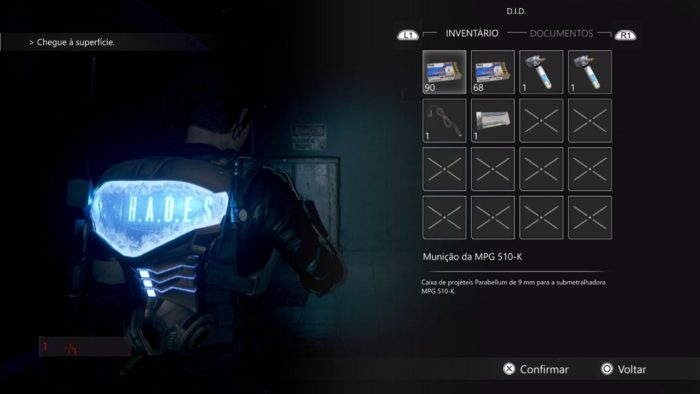 A imagem mostra o sistema de inventário do jogo, com a protagonista do lado esquerdo da tela e os itens mostrados no lado direito