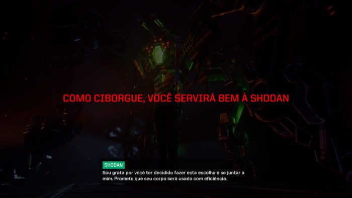 Uma cena escura e futurista mostra um robô ameaçador com luzes verdes brilhantes. O texto em vermelho no centro diz: "COMO CIBORGUE, VOCÊ SERVIRÁ BEM À SHODAN." Abaixo, o texto verde do SHODAN no System Shock diz: "Sou grata por você ter decidido fazer esta escolha e se juntar a mim. Prometo que seu corpo será usado com eficiência".